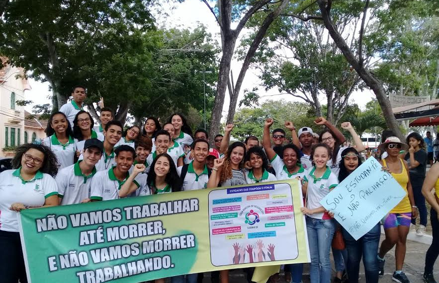 Protesto contra Temer reúne milhares de pessoas em Serrinha