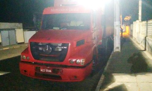 PM recebe informação de uma carreta abandonada na BA 084 e ao chegar no local é recebida a tiros