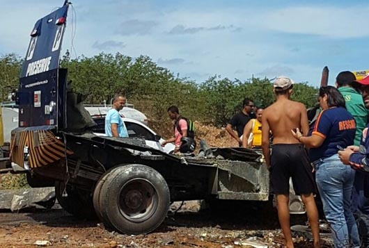 Quadrilha Intercepta e explode carro forte na BR 235