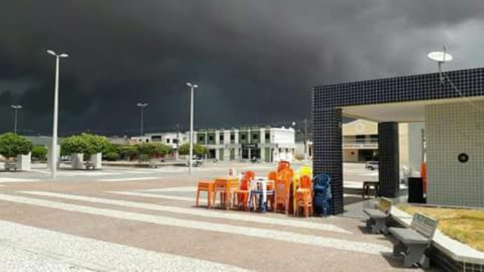 Sexta-feira chuvosa: veja fotos de algumas cidades