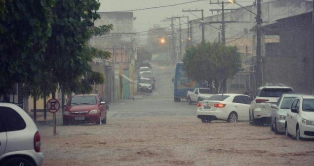 Sexta-feira chuvosa: veja fotos de algumas cidades