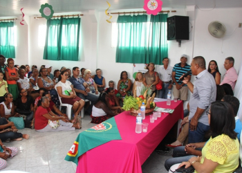 Riachão do Jacuípe – Durante evento para comemorar o Dia da Mulher, diretor da FETAG fala quem são os deputados a favor da ‘PEC da Morte’