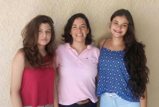 Estudantes descobrem que extrato da erva-cidreira pode matar larvas do Aedes aegypti