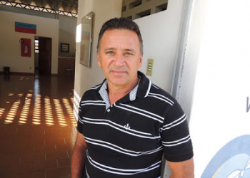 Ex-prefeito sai da cadeia e é recebido com festa