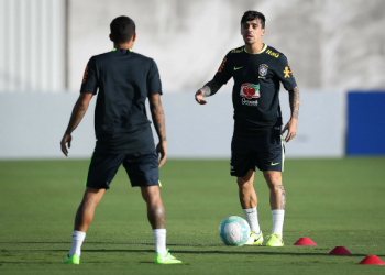 Substituto de Daniel Alves, Fagner comemora chance na Seleção Brasileira