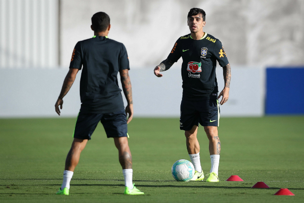 Substituto de Daniel Alves, Fagner comemora chance na Seleção Brasileira
