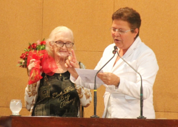 Fátima Nunes homenageia sua mãe durante Sessão Especial proposta pela Comissão dos Direitos da Mulher da AL-BA