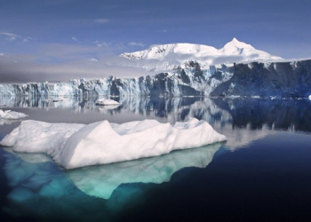 Iceberg gigante está perto de soltar-se na Antártida