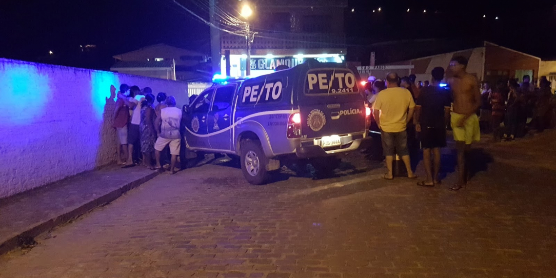 Homem é assassinado na presença da esposa grávida