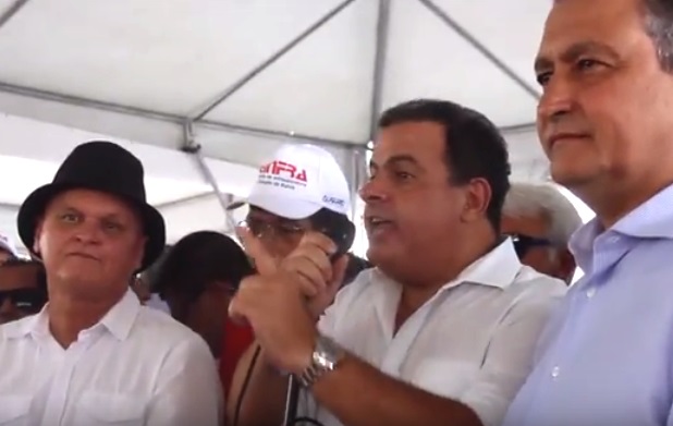 Riachão do Jacuípe I – Discurso de João Bacelar ‘recheado’ de vaia. Parlamentar votou a favor da terceirização