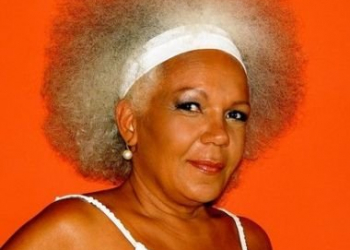 Corpo de cantora da Kaoma está no IML há 45 dias; falta de material atrasou perícia