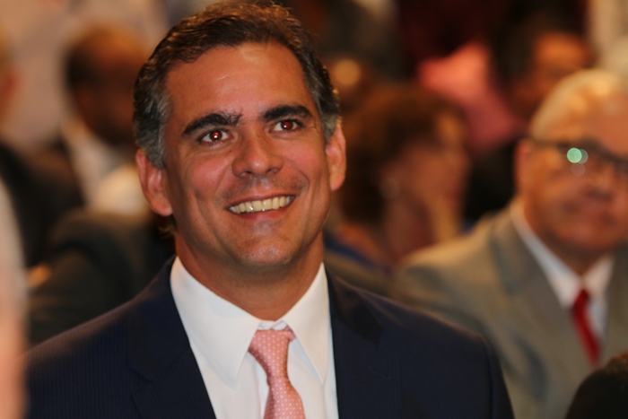 Lomanto Jr. comemora promulgação de lei que, proíbe uso de capacete em estabelecimentos