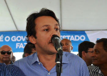 Deputado Mário Junior é vaiado em ato com o governador. Situação indentica passou João Bacelar em Riachão, ambos votaram a favor da terceirização