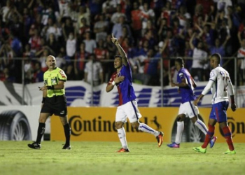 Bahia joga mal contra o Paraná, leva 2 a 0 e está eliminado da Copa do Brasil