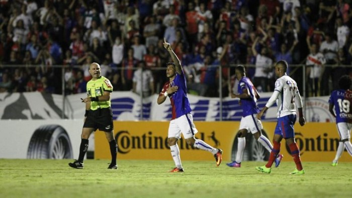 Bahia joga mal contra o Paraná, leva 2 a 0 e está eliminado da Copa do Brasil