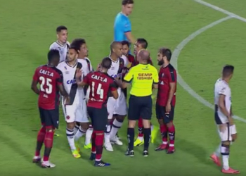 Copa do Brasil: Vitória cede empate ao Vasco nos acréscimos depois de todo segundo tempo com um jogador a menos