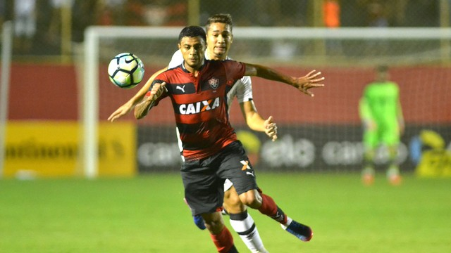 Vitória vence o Vasco em jogo eletrizante e passa para quarta fase da Copa do Brasil