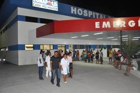 Acidente entre carro e caminhão deixa oito mortos e um ferido na Bahia