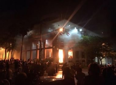 Congresso do Paraguai é incendiado após Senado aprovar reeleição