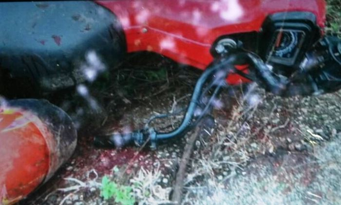 Motocicleta é encontrada caída na BA 416, capacete no local e muito sangue, mas suposto condutor não estava no local