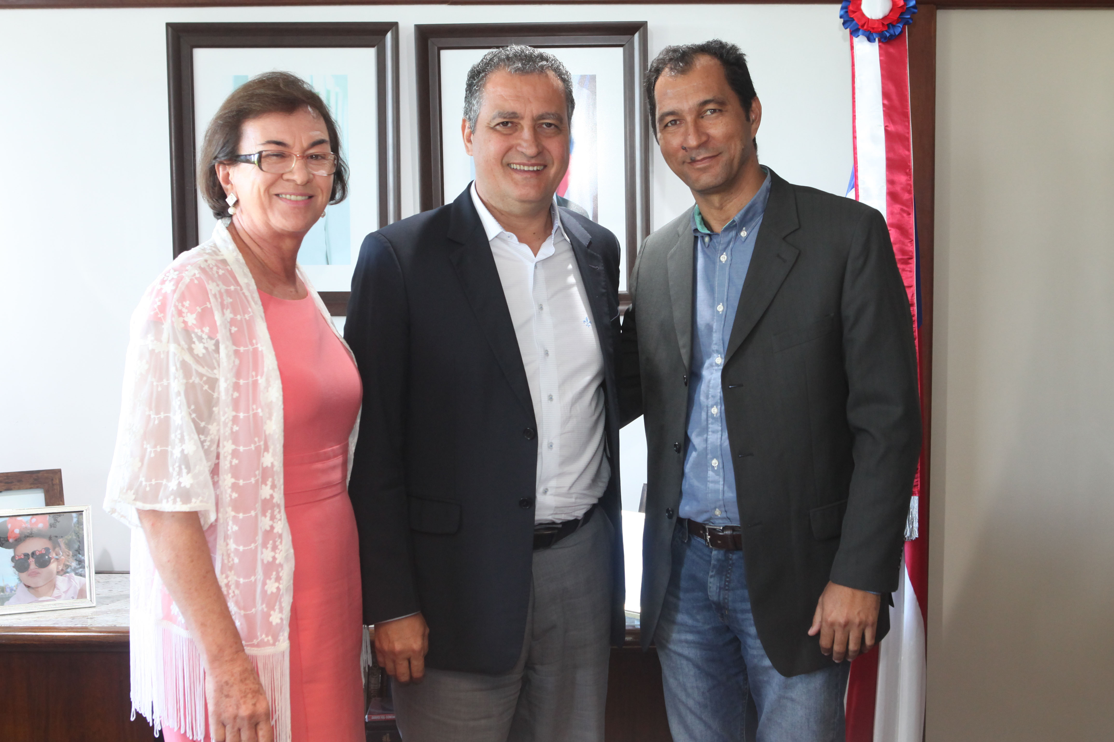 Governador Rui Costa recebe deputada Neusa e atende demandas de prefeitos