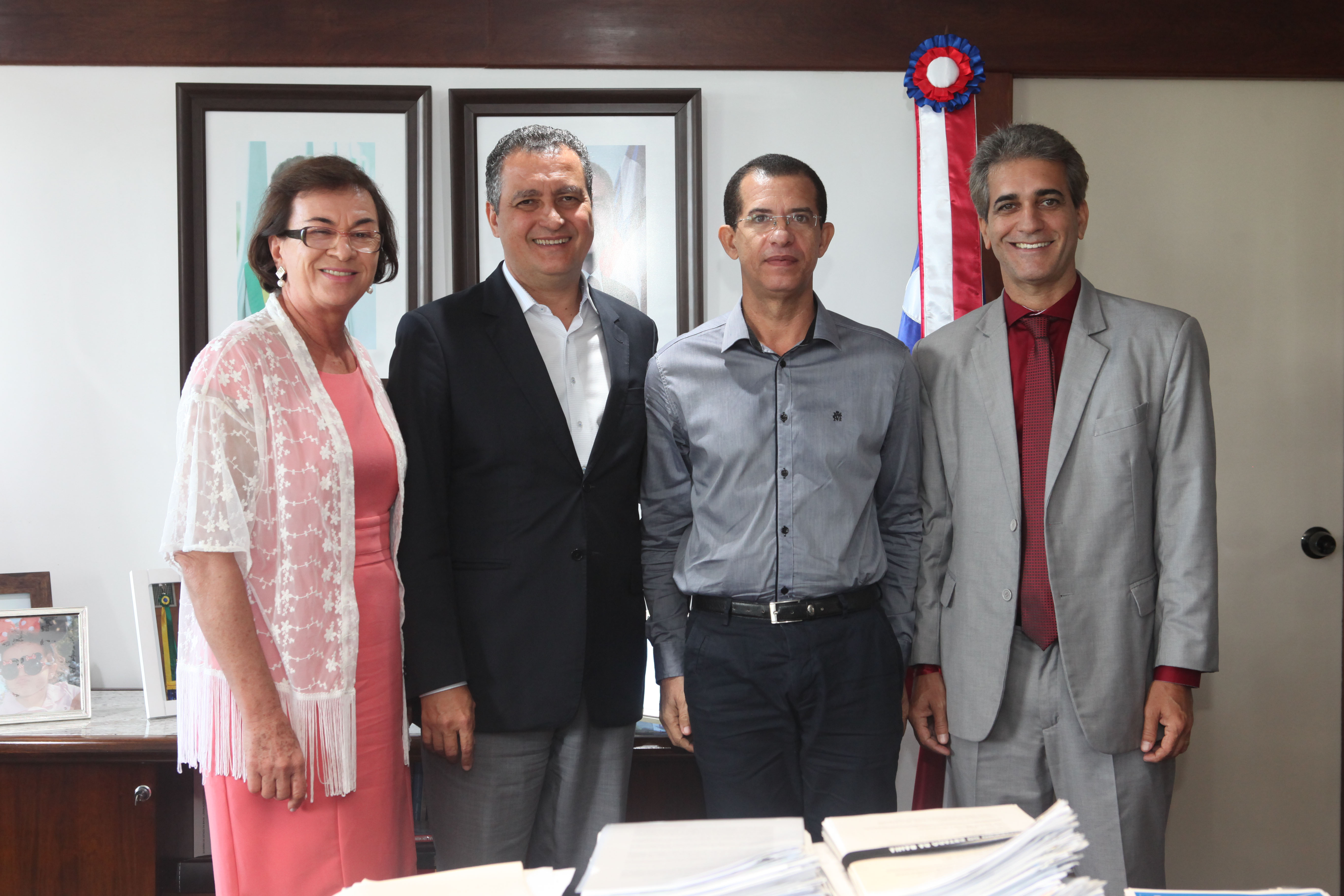Governador Rui Costa recebe deputada Neusa e atende demandas de prefeitos