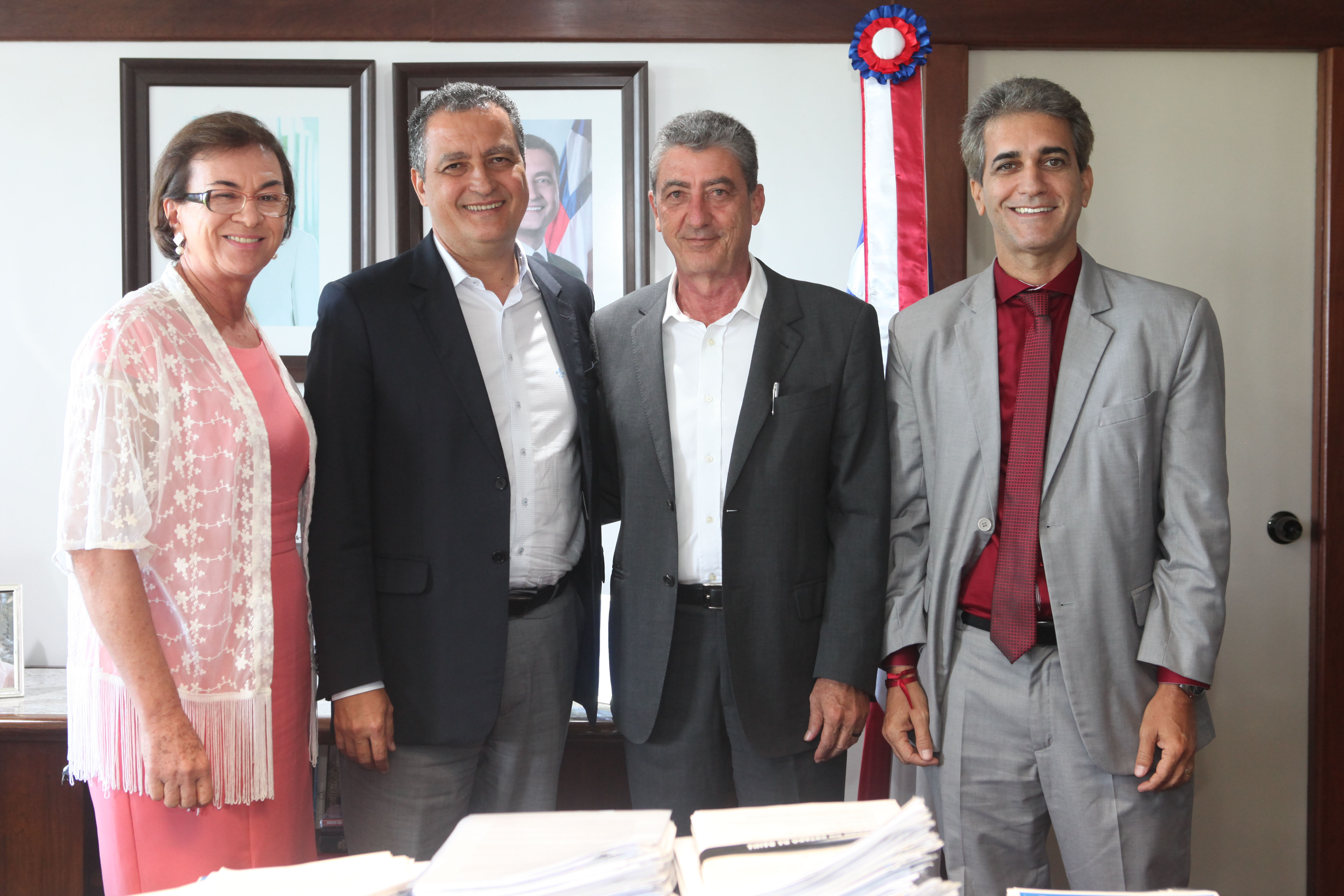 Governador Rui Costa recebe deputada Neusa e atende demandas de prefeitos