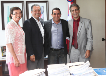 Governador Rui Costa recebe deputada Neusa e atende demandas de prefeitos