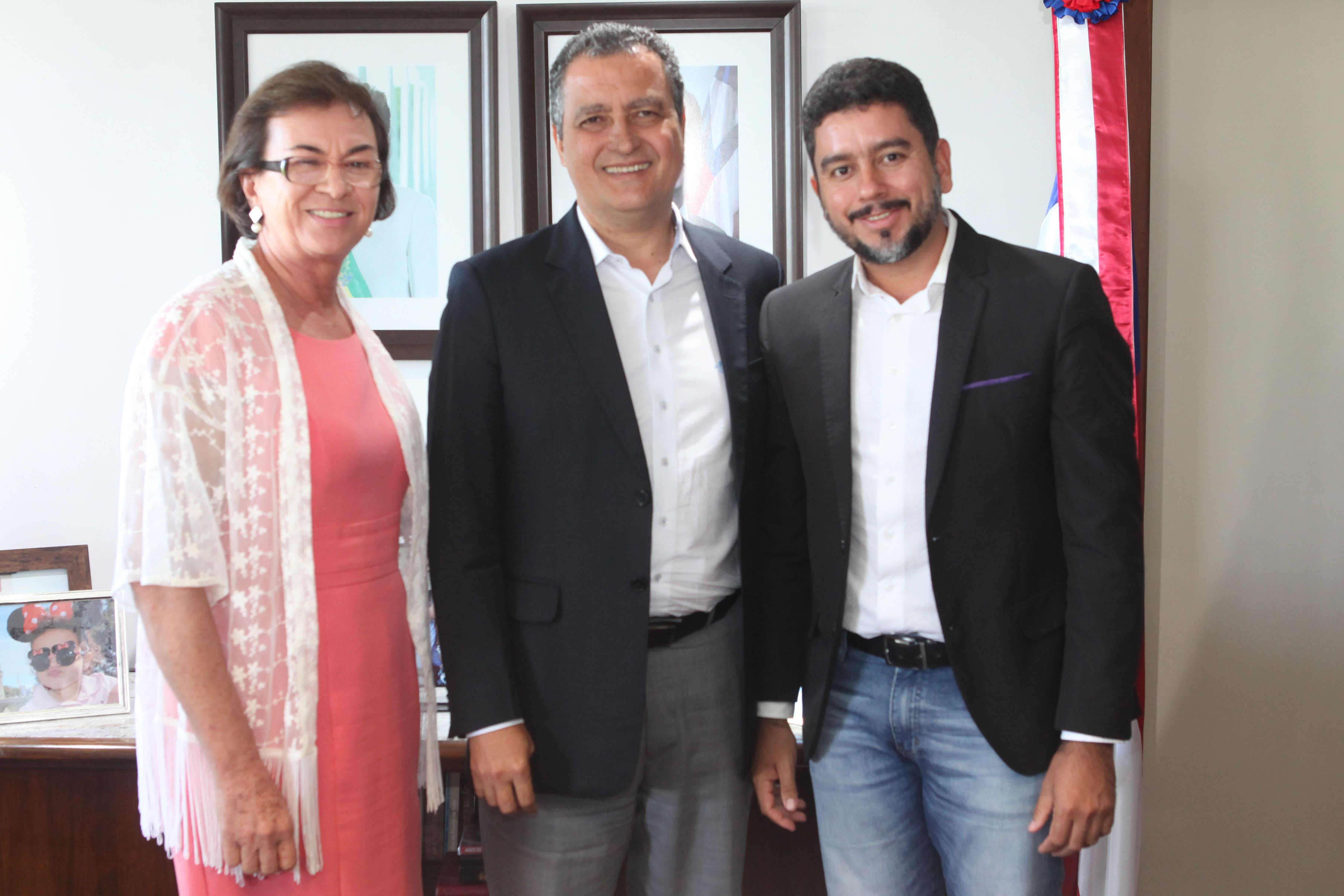 Governador Rui Costa recebe deputada Neusa e atende demandas de prefeitos