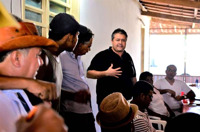 Deputado Alex da Piatã se reuniu com lideranças politicas e comunitárias dos municípios de Santanopolis e Retirolândia