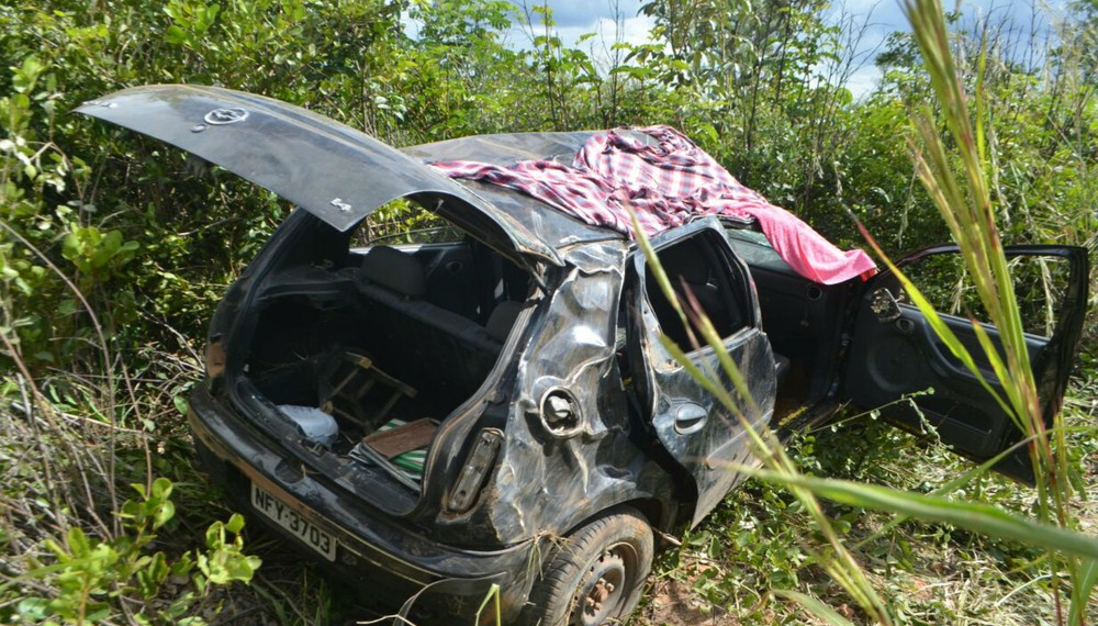 Criança de três anos morre após carro capotar na BR-242; vítima não usava cadeira obrigatória, diz PRF
