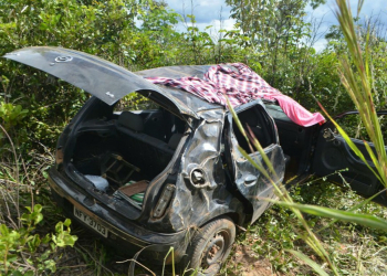 Criança de três anos morre após carro capotar na BR-242; vítima não usava cadeira obrigatória, diz PRF