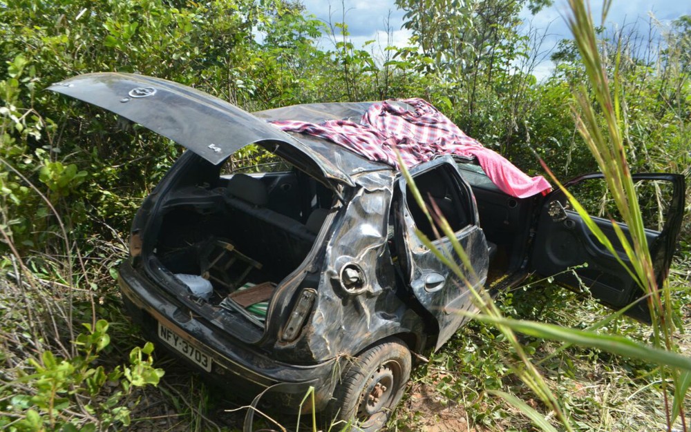 Criança de três anos morre após carro capotar na BR-242; vítima não usava cadeira obrigatória, diz PRF