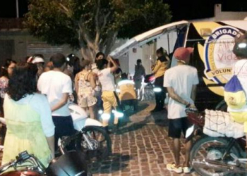 Coité – Motociclista morre após colidir moto em árvore na Rua Afonso Pena (Atualizada, veja o vídeo)