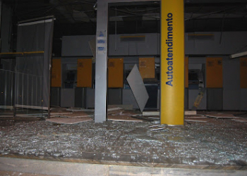 Bandidos armados explodem o Banco do Brasil de Mairi