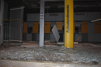 Bandidos armados explodem o Banco do Brasil de Mairi