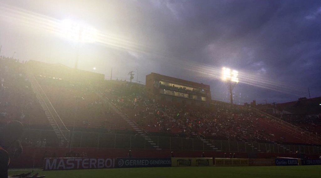 Em jogo com apagão de quase 1 hora, Vitória vence River e vai as semifinais da Copa do Nordeste