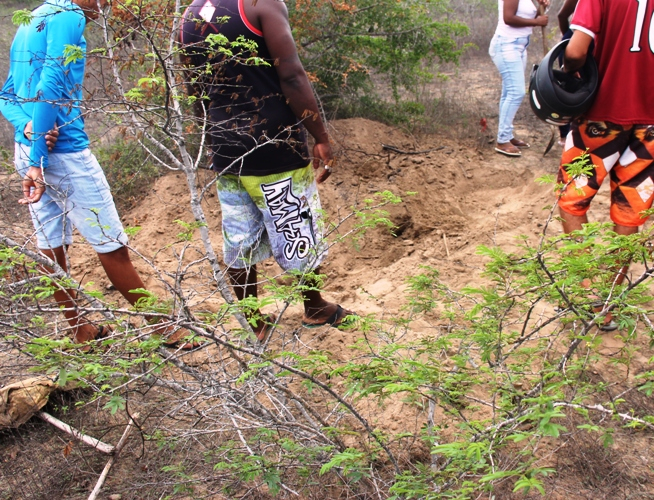 Coité – Corpo é encontrado enterrado em cova rasa próximo ao Bairro Cidade Jardim