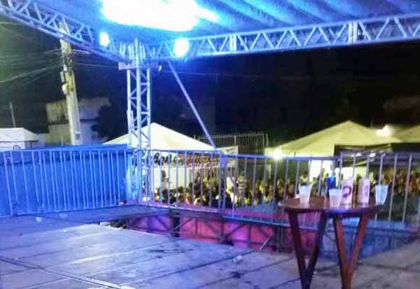 Parte de camarote desabada na Micareta de Ipirá