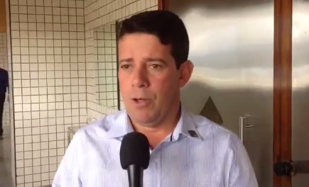 Bandidos assaltam prefeito de São Gonçalo e levam carro oficial