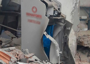 Cofre é explodido dentro de posto de gasolina na BR-324