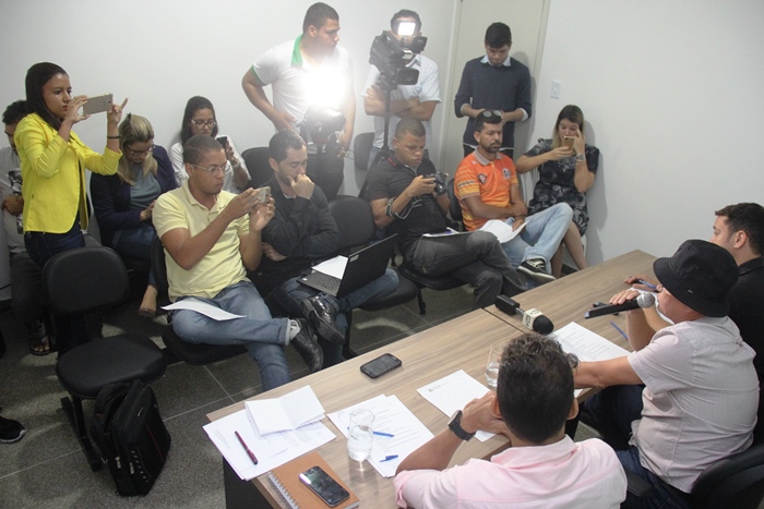 Riachão do Jacuípe: prefeito promove coletiva com a imprensa para tratar de festejos juninos e parceria com o Forró da Mina