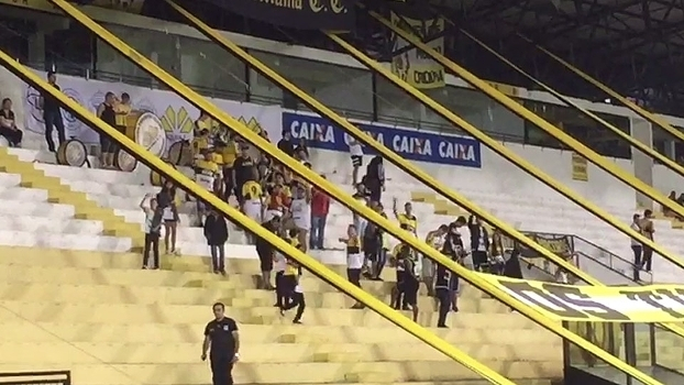 Torcedores do Criciúma provocam Chapecoense: ‘ão-ão-ão, abastece o avião’
