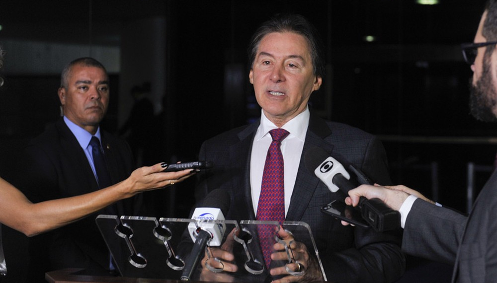 Presidente do Senado é internado na UTI após desmaio, diz assessoria