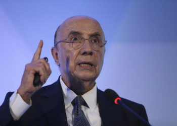 Reforma terá idade mínima de 62 anos para mulher se aposentar