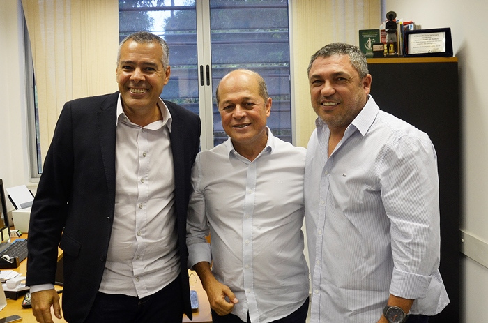 Joseildo se reúne com prefeito e anuncia implantação de indústria do ramo cerâmico em Alagoinhas