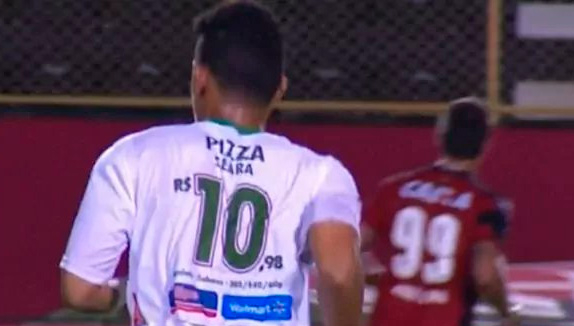 Inusitado! Flu de Feira chama atenção com ofertas de mercado na camisa