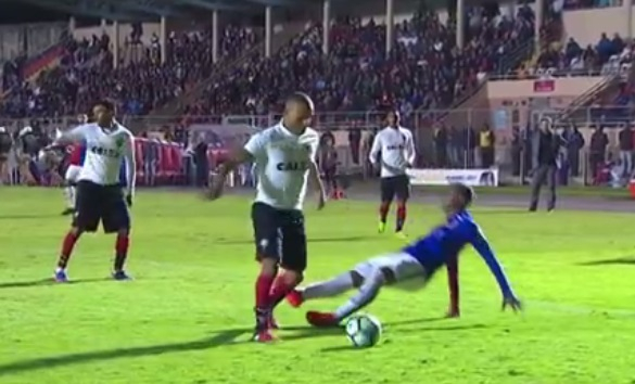 Vitória não consegue furar o bloqueio do Paraná, fica no empate e se despede da Copa do Brasil