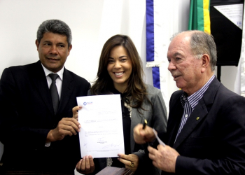 Ex-presidente da UPB e ex-prefeita de Cardeal da Silva Maria Quitéria assume presidência da FLEM