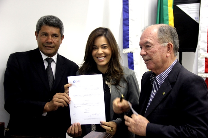 Ex-presidente da UPB e ex-prefeita de Cardeal da Silva Maria Quitéria assume presidência da FLEM